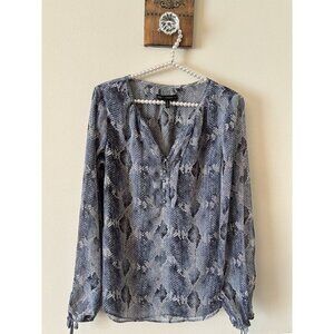 White House Black Market Womens Size 4 Blue Snakeskin Pattern Blouse Sparkly